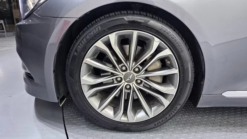 Hyundai Genesis
