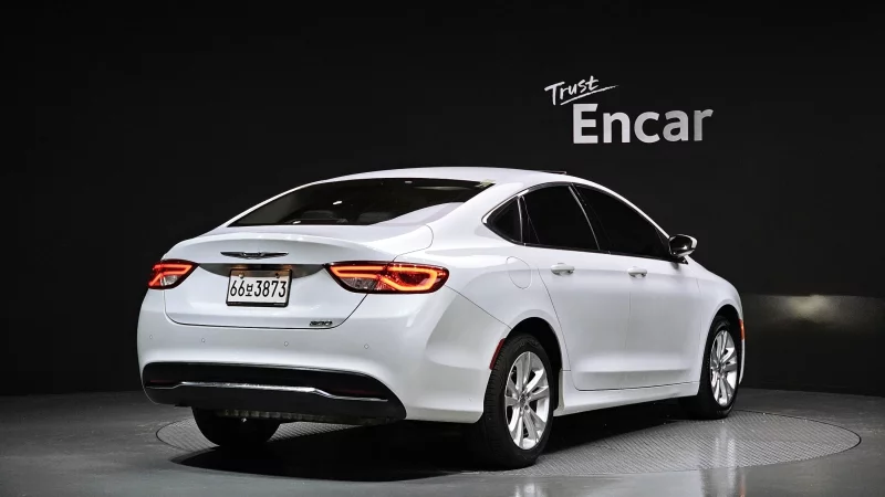 Chrysler 200