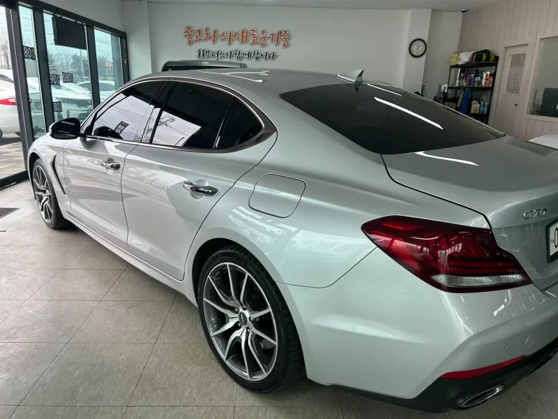 Genesis G70