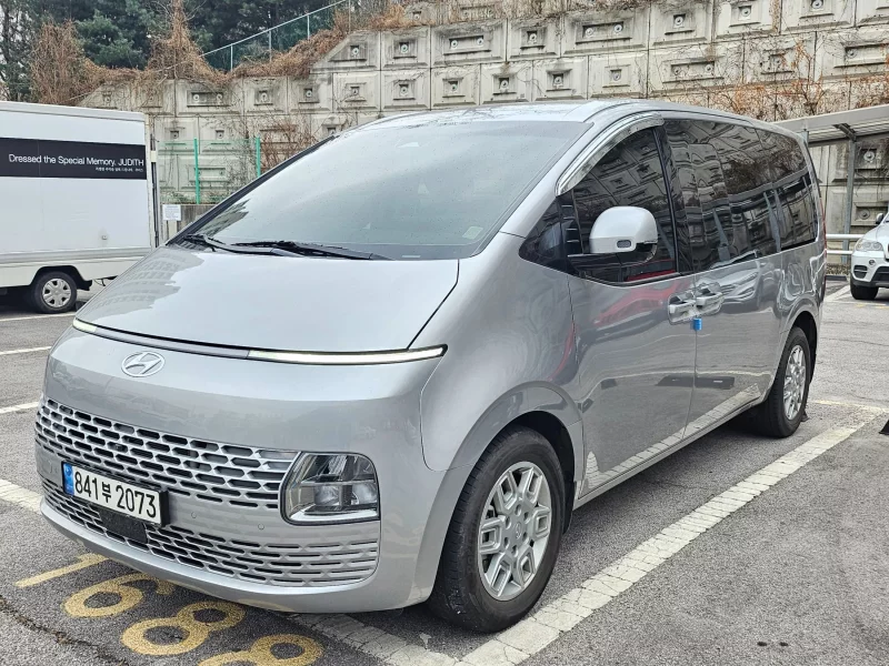 Hyundai Staria