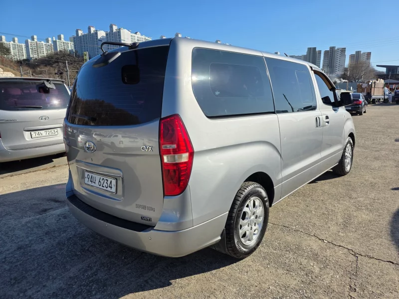 Hyundai Starex