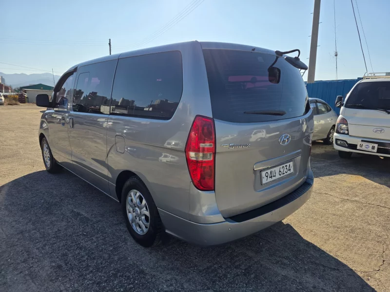 Hyundai Starex