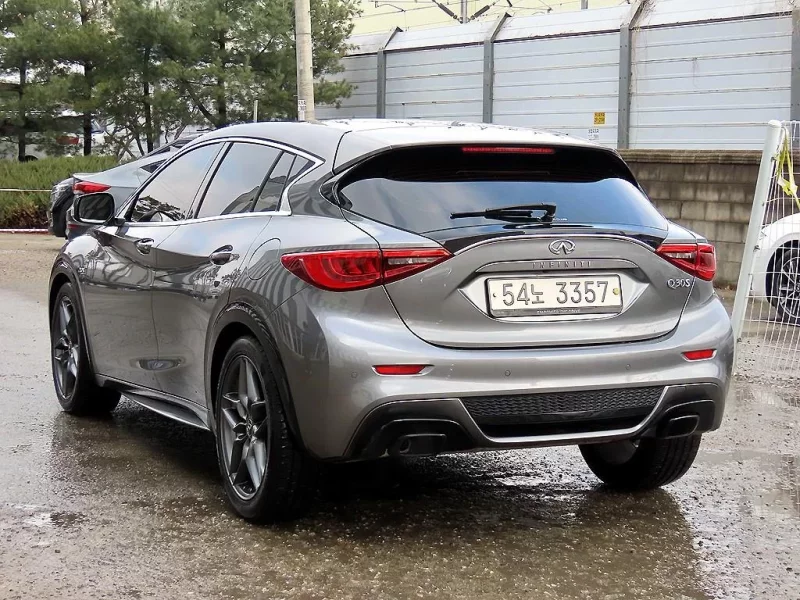Infiniti Q30