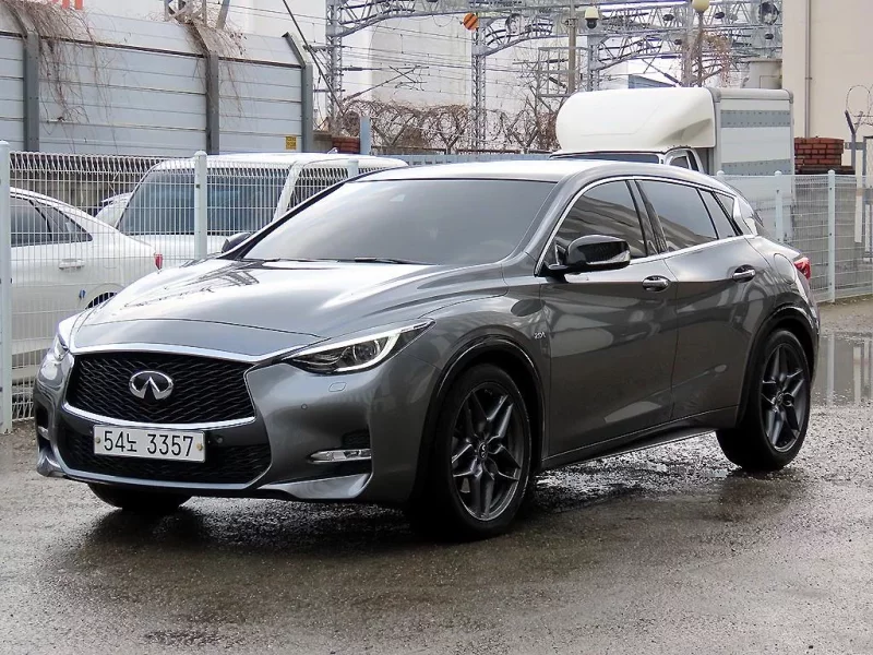 Infiniti Q30
