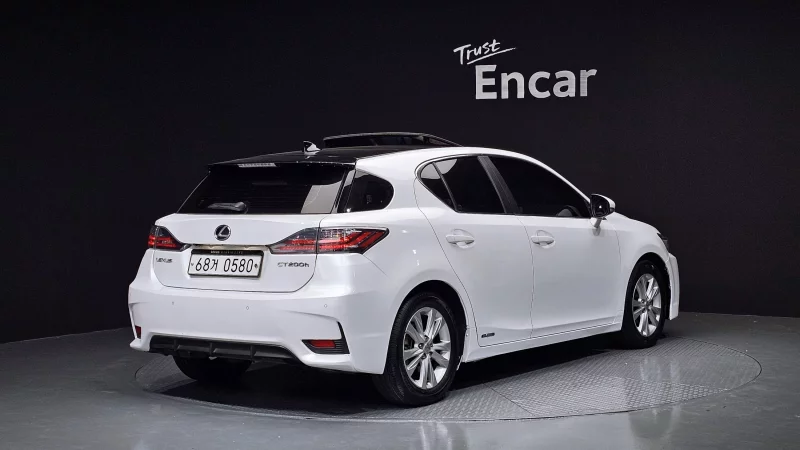 Lexus CT200h