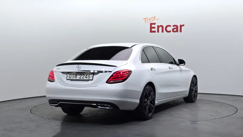 Mercedes-Benz C-Class