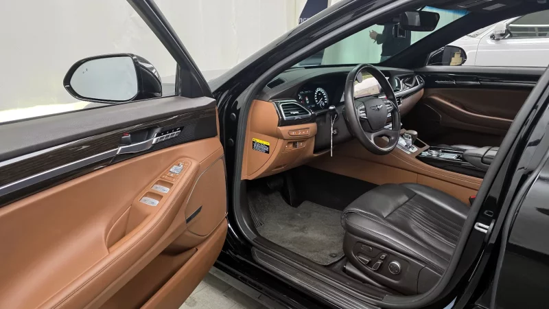 Genesis G90