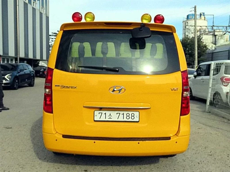Hyundai Starex