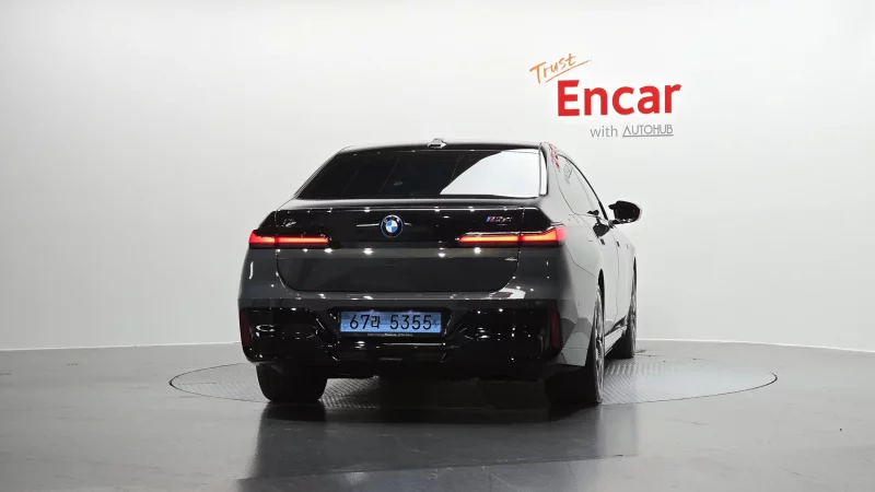 BMW i7