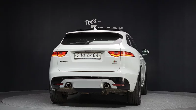 Jaguar F-PACE