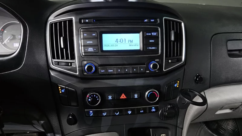 Hyundai Starex