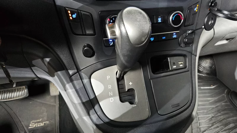 Hyundai Starex