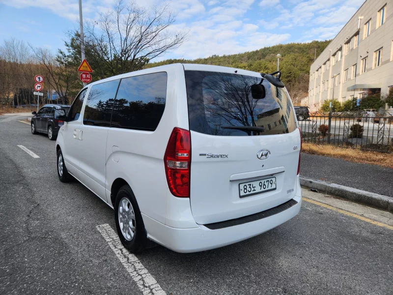 Hyundai Starex