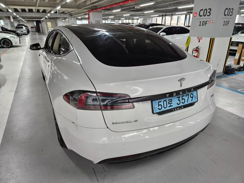 Tesla MODEL S