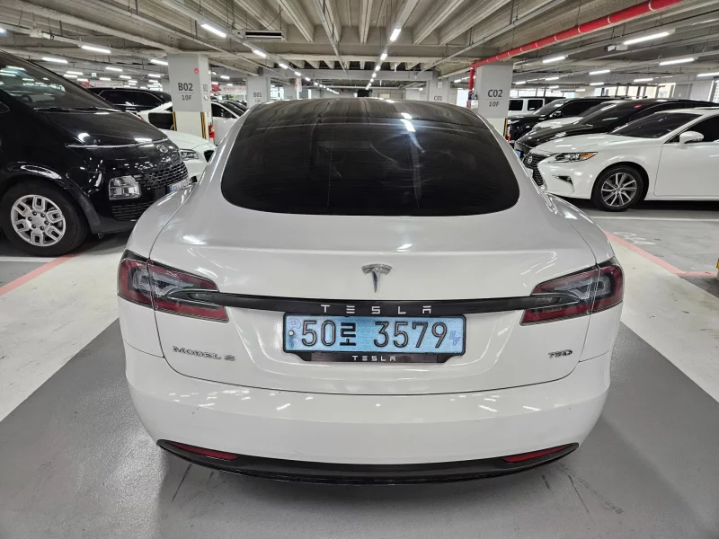Tesla MODEL S