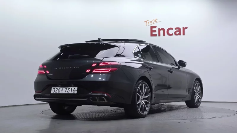 Genesis G70