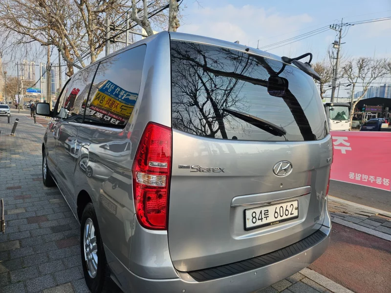 Hyundai Starex