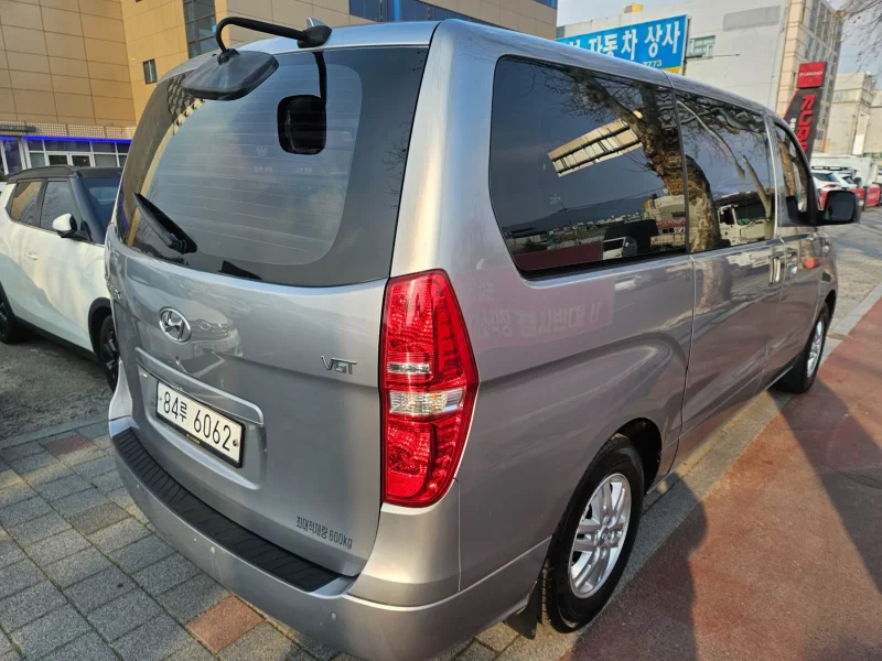 Hyundai Starex