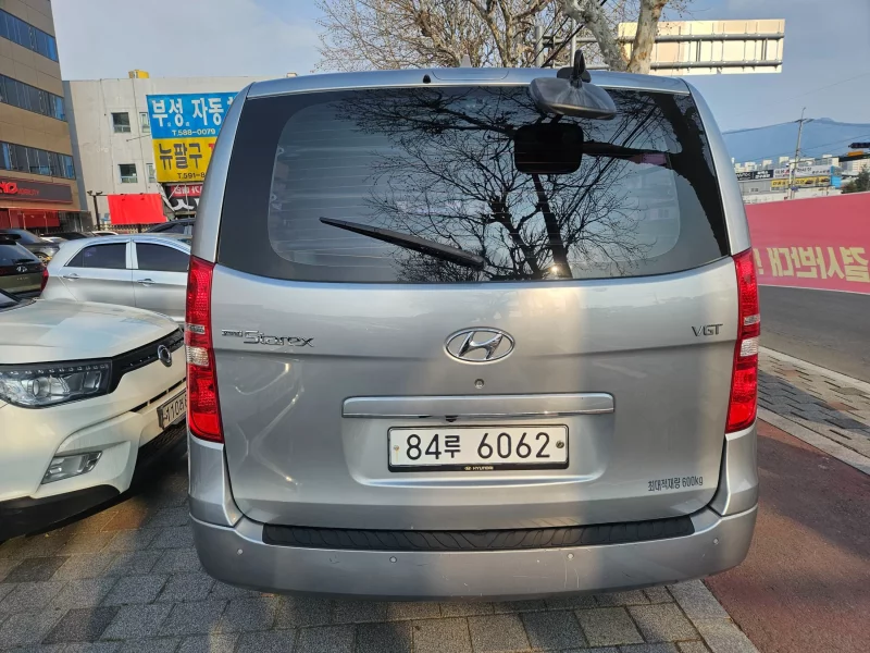 Hyundai Starex