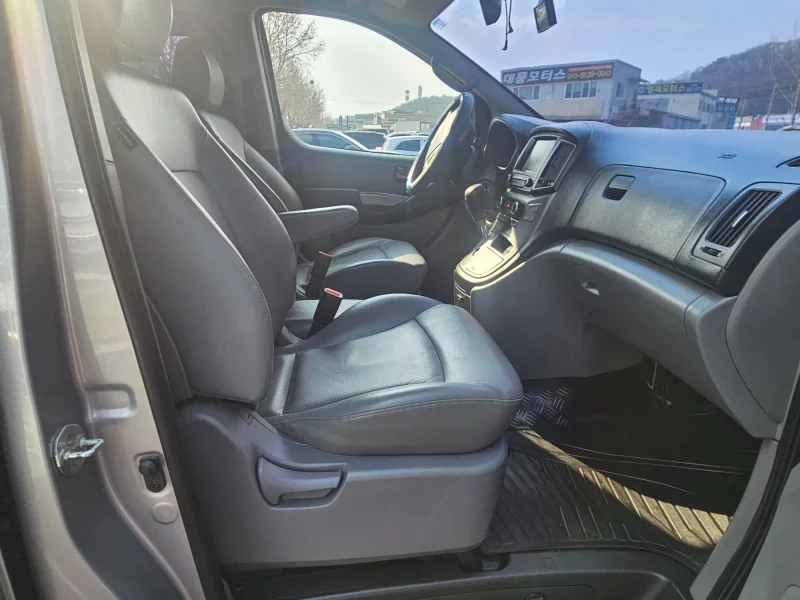 Hyundai Starex