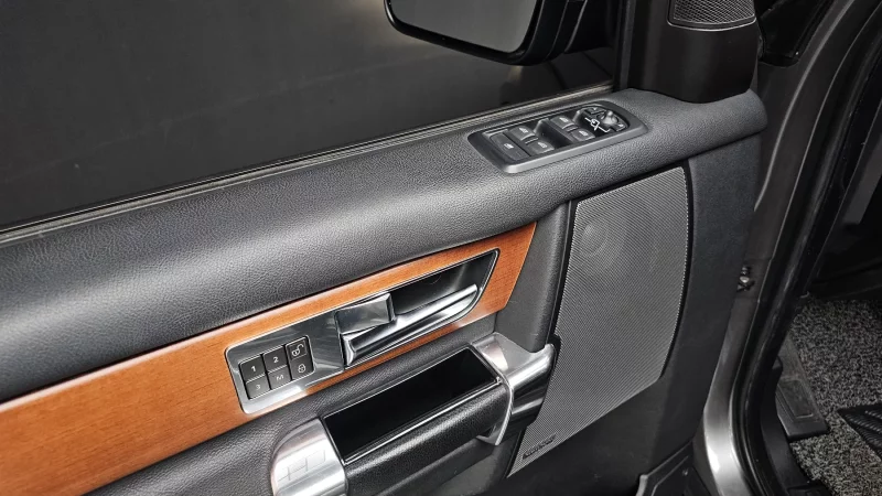 Land Rover DISCOVERY