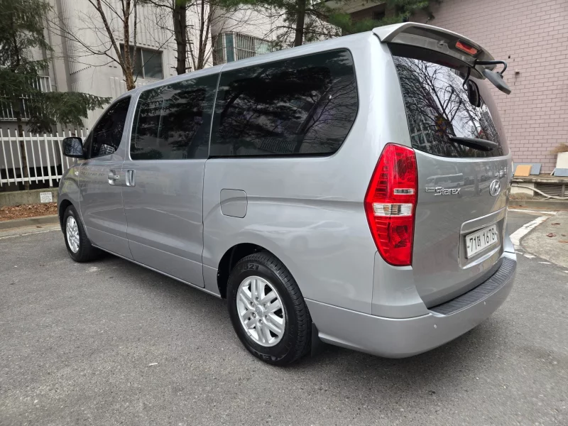 Hyundai Starex