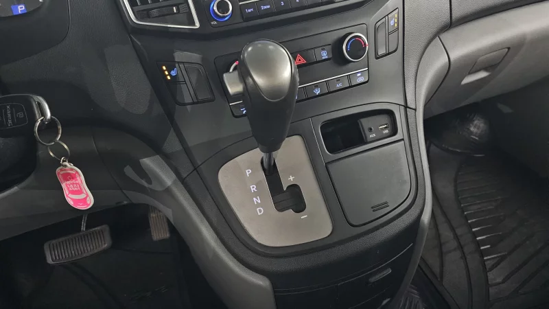 Hyundai Starex