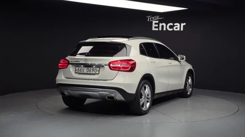 Mercedes-Benz GLA-Class