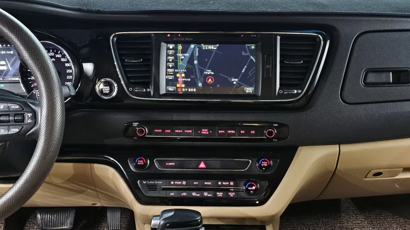 Kia Carnival