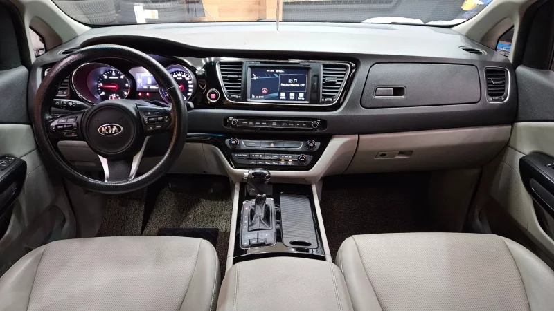 Kia Carnival