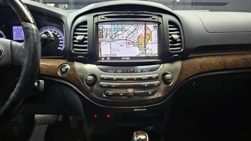 SsangYong Chairman W