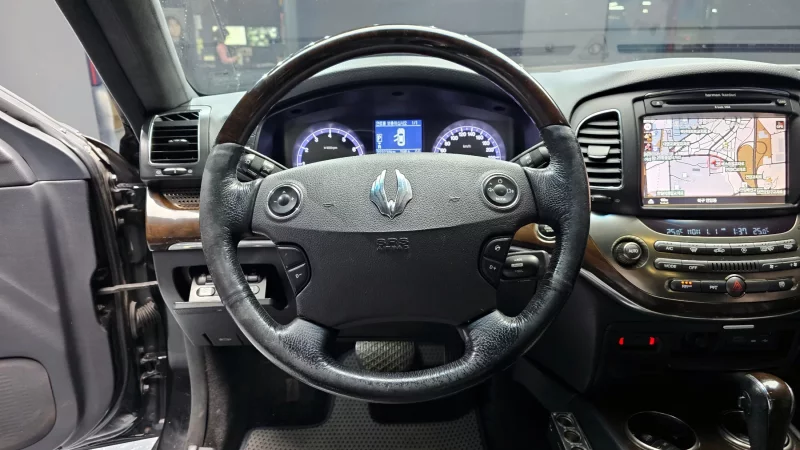 SsangYong Chairman W