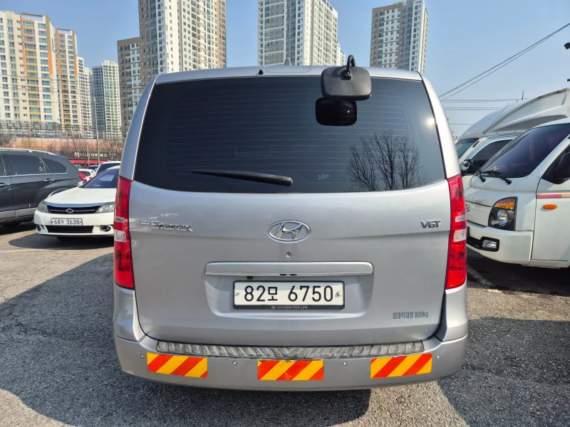 Hyundai Starex