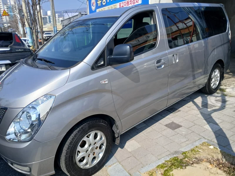 Hyundai Starex