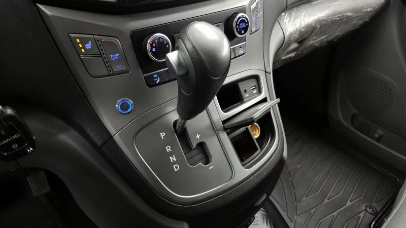 Hyundai Starex