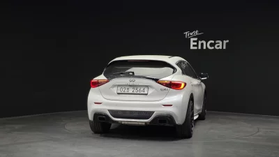 Infiniti Q30