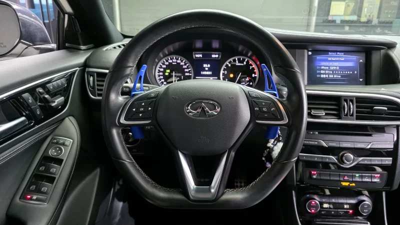 Infiniti Q30