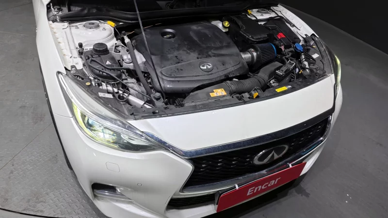 Infiniti Q30
