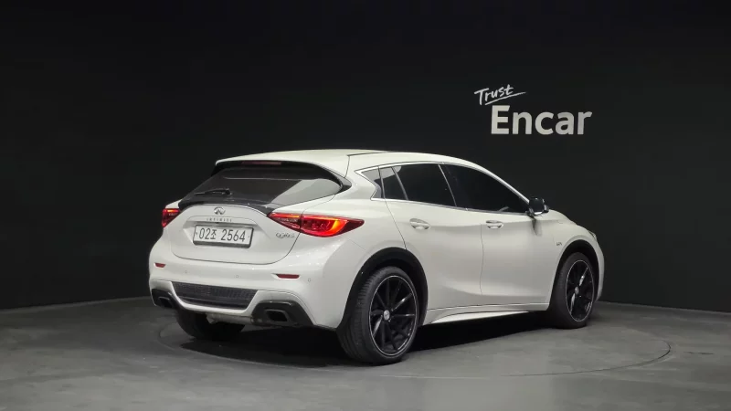 Infiniti Q30