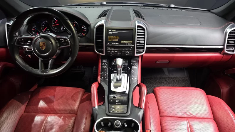 Porsche CAYENNE