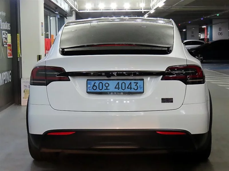 Tesla MODEL X