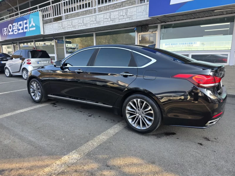 Hyundai Genesis