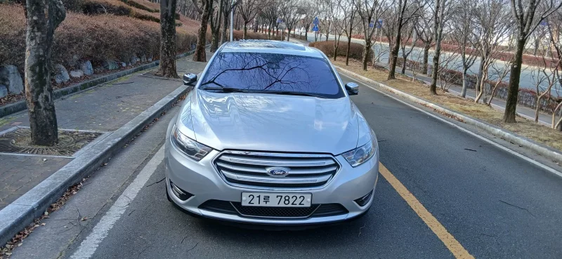 Ford TAURUS