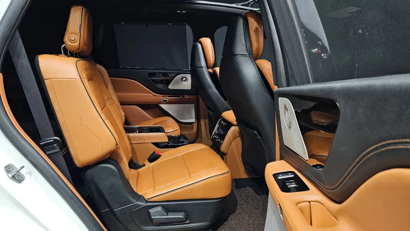 Lincoln AVIATOR