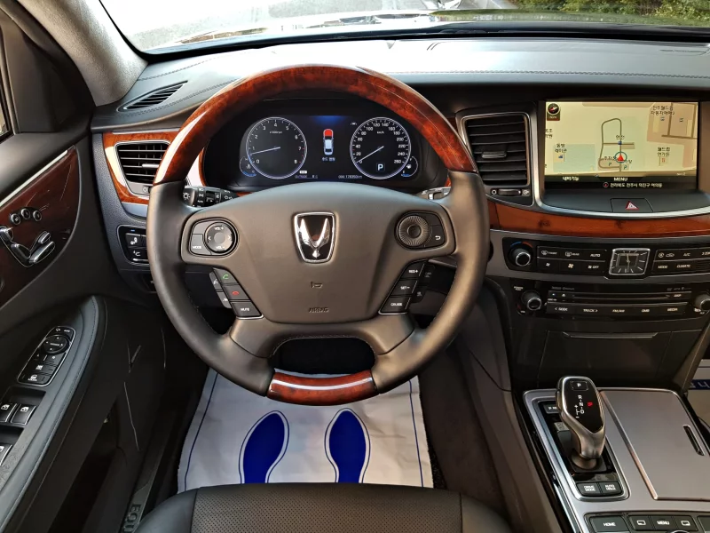 Hyundai Equus