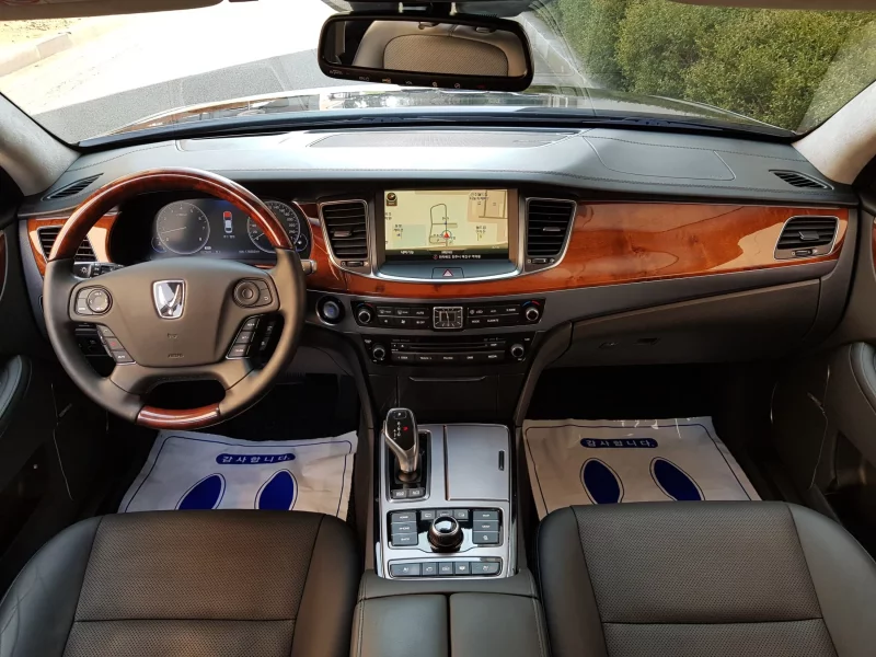 Hyundai Equus
