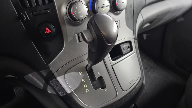 Hyundai Starex