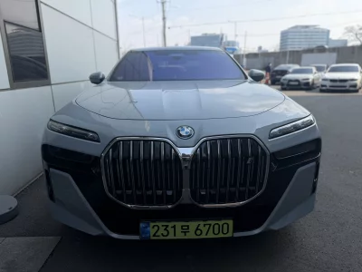 BMW i7