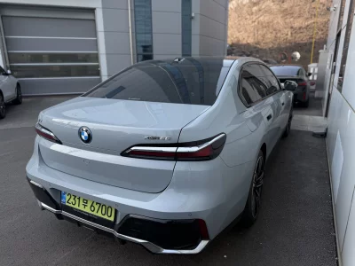 BMW i7