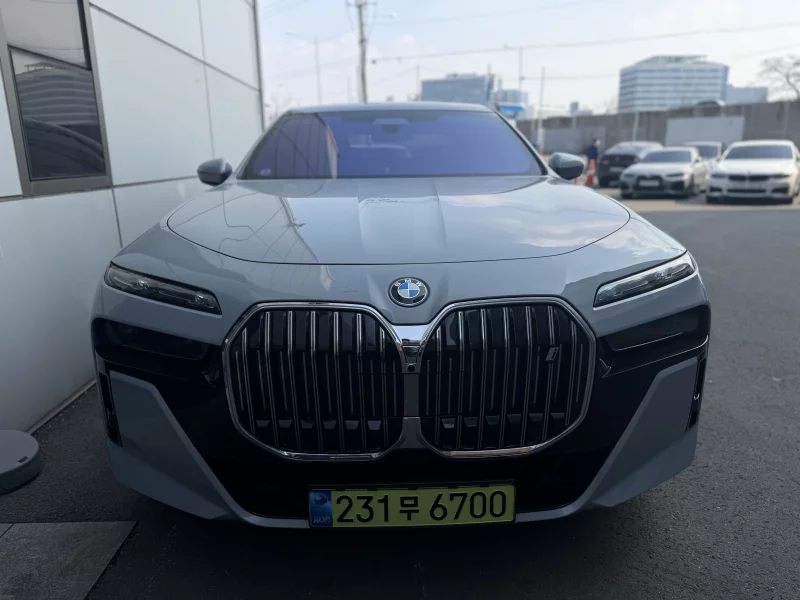 BMW i7